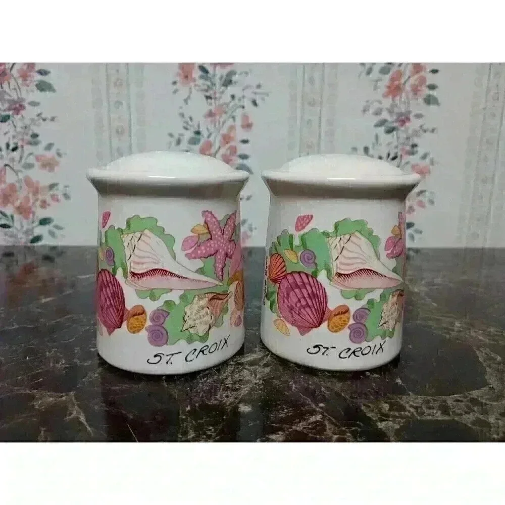 VTG ST CROIX SOUVENIR SALT AND PEPPER SHAKERS WHITE SEA SHELLS COLLECTABLE
